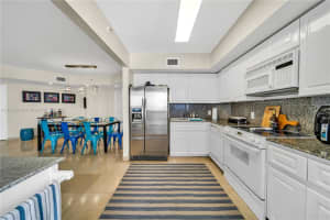 6301 Collins Ave APT 1708, Miami Beach, FL 33141, - MLS#A11792969