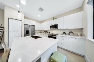 4707 Nw 83rd Ct Doral, FL 33166 - MLS#A11792995