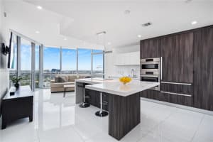 851 Ne 1st Ave 2604, Miami
