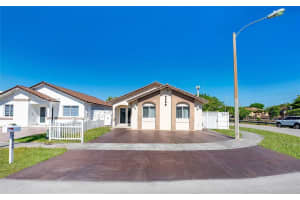 6829 W 26th Ave, Hialeah