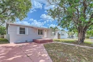 6437 Custer St, Hollywood, FL 33024 - MLS#A11793546
