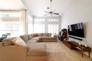 10181 Nw 4th St, Plantation