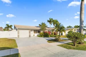 440 SE 8th Ave, Pompano Beach, FL 33060 - MLS#A11793797