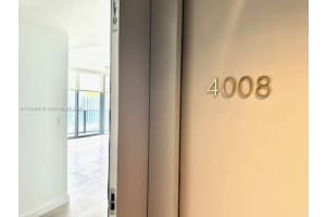 55 Sw 9th St 4008, Miami