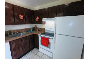 488 Nw 165th St Rd B-516, Miami