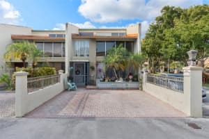 741 E Coco Plum Cir 8, Plantation