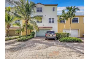 12448 Nw 17th Mnr, Pembroke Pines