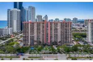 210 174th St, Sunny Isles Beach, FL 33160, Sold 08/25/25