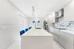 2557 Lakeview Ct #2557, Hollywood, FL 33026, - MLS#A11794192