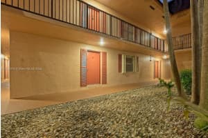 11297 Sw 88th St 117m, Miami