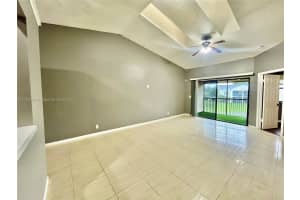 2511 Nw 56th Ave 12-25, Lauderhill