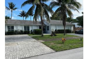 1846 Ne 211th Ln, Miami