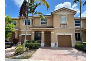 941 Ne 42nd Ave, Homestead
