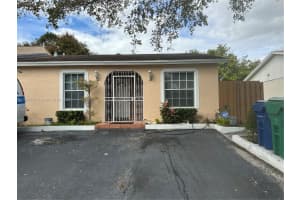 2733 Nw 204th Ln, Miami Gardens