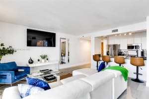 1200 Brickell Bay Dr APT 2923, Miami, FL 33131, Sold 08/05/25