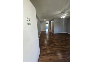 101 Nw 204th St 32, Miami Gardens