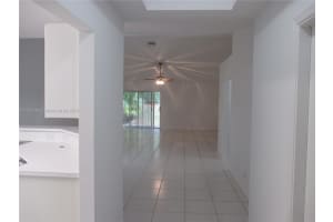 4112 Pine Ridge Ln, Weston
