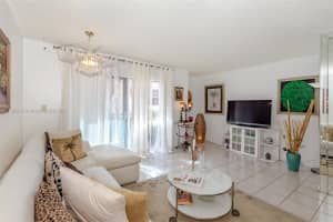 6880 Abbott Ave APT 212, Miami Beach, FL 33141, - MLS#A11795242