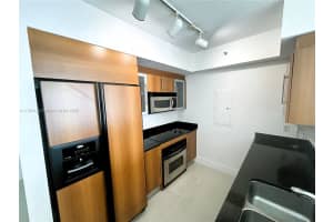 325 Biscayne Blvd, Miami, FL 33131, Sold 08/15/25
