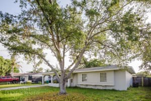 323 Ne Midfield Ln Port Saint Lucie, FL 34983 - MLS#A11795541