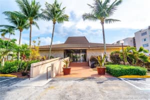 6950 Miami Gardens Dr 2-411, Hialeah