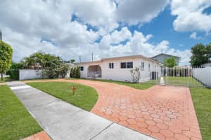 241 Nw 46th Ave Miami, FL 33126 - MLS#A11795848