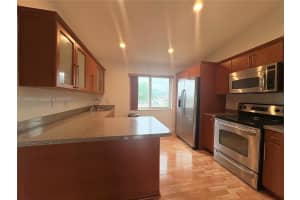 8039 Lake Dr 203 Doral, FL 33166 Sold 09/10/25