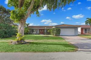 4715 Roosevelt St, Hollywood, FL 33021, Sold 07/31/25