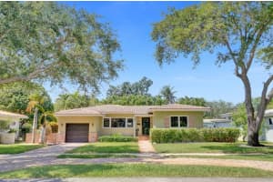 825 Ne 98th St, Miami Shores