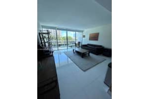 2950 Ne 188th 216, Aventura