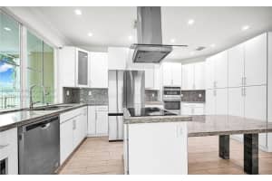10960 NW 84th St, Doral, FL 33178, Sold 06/12/25