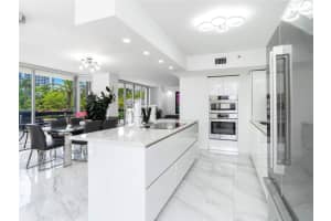 19195 Ne 36th Ct 201, Aventura