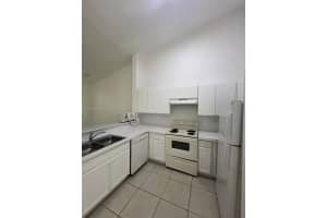 1661 Se 28th St 206, Homestead