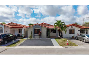 2462 W 65th St, Hialeah