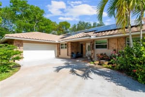 15941 Cobblestone Ct, Davie
