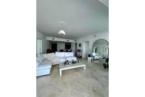 200 S Biscayne Blvd 3903, Miami
