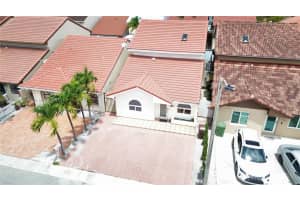 2765 W 54th St, Hialeah