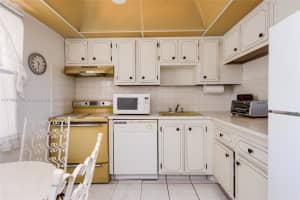 1005 Country Club Dr APT 307, Margate, FL 33063, - MLS#A11796914