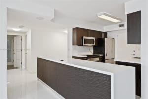 800 Ne 195th St 204, Miami