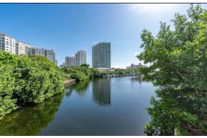 19999 E Country Club Dr 1202, Aventura