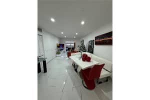 6055 W 19th Ave 216, Hialeah