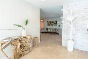 2711 Ne 57th Ct Fort Lauderdale, FL 33308 - MLS#A11797475