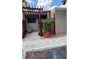 11001 N Lakeview Dr 11001, Pembroke Pines