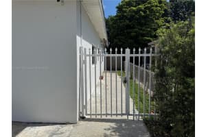 320 NE 160th St b, Miami, FL 33162, - MLS#A11797733