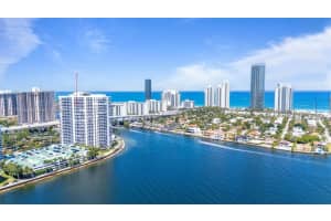 19101 Ne 36th Ct 2704, Aventura