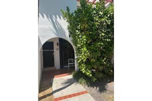 425 Grapetree Dr 209, Key Biscayne