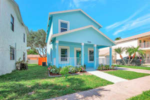 5565 SW 43rd St, Davie, FL 33314, Sold 07/15/25