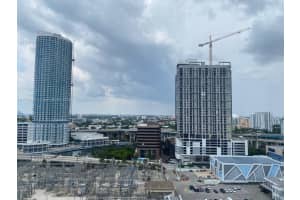 90 Sw 3rd St 1909, Miami
