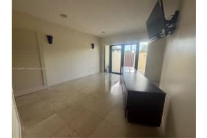 19040 NW 65th Ct, Hialeah, FL 33015, Sold 07/25/25