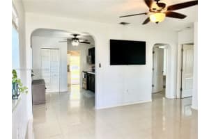 3135 Sw 64th Ave, Miami